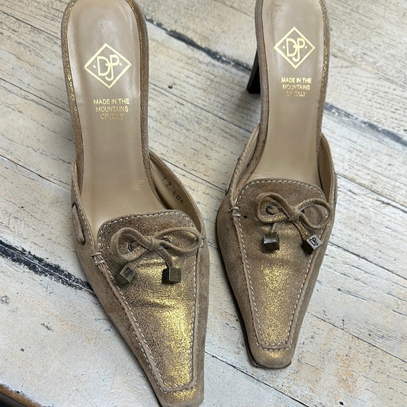 Donald J Pliner “Lona” Gold Metallic Pointed Square Toe Slide Mules – Size 5.5 M - Picture 1 of 5
